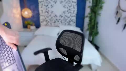   online show from October 2025 12:06:02 PM