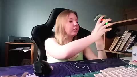 Elvi online show from June 2026 02:33:01 PM