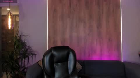 Corinne Russo online show from September 2025 04:06:01 AM