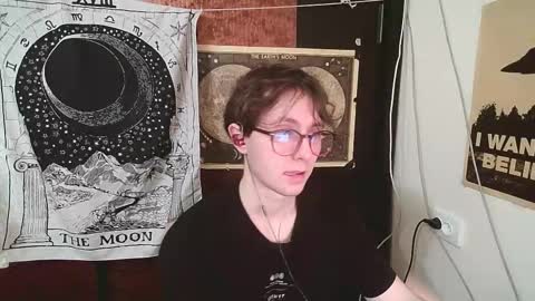 Snapshot of cosmonudes chatting on October 2025 06:20:01 PM Barry online show from October 2025 06:20:01 PM