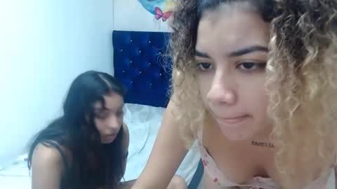 Snapshot of couple_lesbian_zhara_sophia chatting on January 2025 08:31:01 AM couple_lesbian_zhara_sophia online show from January 2025 08:31:01 AM