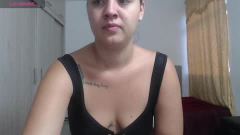 Snapshot of couple_sexandlove chatting on October 2025 11:17:01 AM ALEJANDRO Y EMILY online show from October 2025 11:17:01 AM