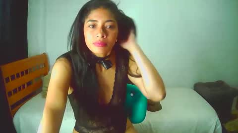 Snapshot of coupleeswetthott chatting on November 2025 11:10:01 AM coupleeswetthott online show from November 2025 11:10:01 AM