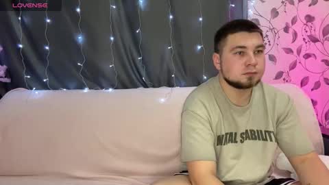 Emily  Ryan online show from December 2025 09:00:01 PM