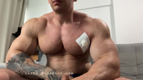 couplemuscle40 online show from November 2025 06:30:02 PM