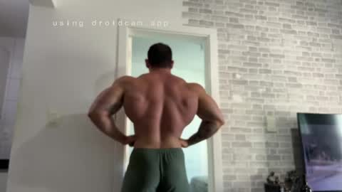 Snapshot of couplemuscle40 chatting on May 2026 01:29:01 PM couplemuscle40 online show from May 2026 01:29:01 PM