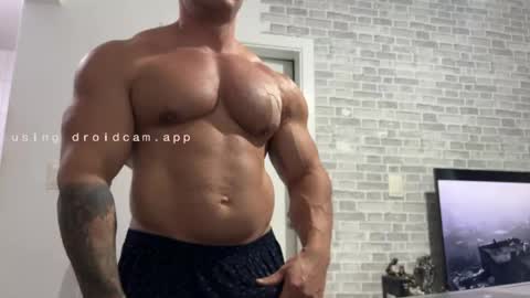 Snapshot of couplemuscle40 chatting on May 2026 07:09:02 PM couplemuscle40 online show from May 2026 07:09:02 PM