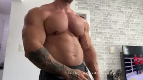Snapshot of couplemuscle40 chatting on June 2026 02:12:02 PM couplemuscle40 online show from June 2026 02:12:02 PM