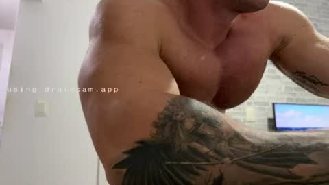 Snapshot of couplemuscle40 chatting on June 2026 10:45:02 PM couplemuscle40 online show from June 2026 10:45:02 PM