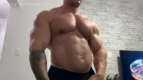 Snapshot of couplemuscle40 chatting on June 2026 10:12:02 PM couplemuscle40 online show from June 2026 10:12:02 PM