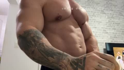 Snapshot of couplemuscle40 chatting on June 2026 07:26:02 PM couplemuscle40 online show from June 2026 07:26:02 PM