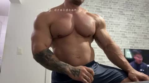 Snapshot of couplemuscle40 chatting on June 2026 03:49:02 PM couplemuscle40 online show from June 2026 03:49:02 PM