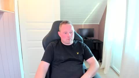 Snapshot of coupleofnor chatting on May 2026 06:24:01 PM coupleofnor online show from May 2026 06:24:01 PM