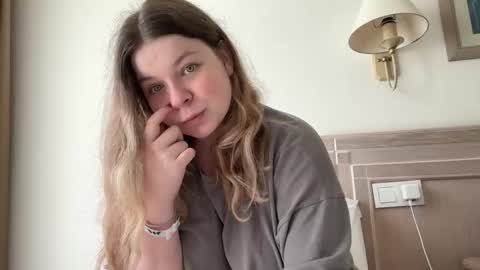 Elise online show from October 2025 10:23:02 AM
