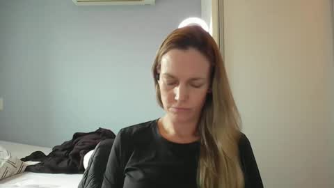 Anny online show from November 2025 12:04:01 PM