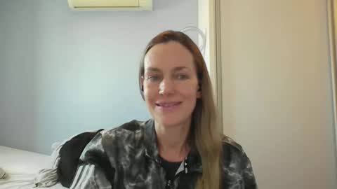 Anny online show from November 2025 12:30:01 PM