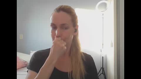 Anny online show from April 2026 07:58:02 PM