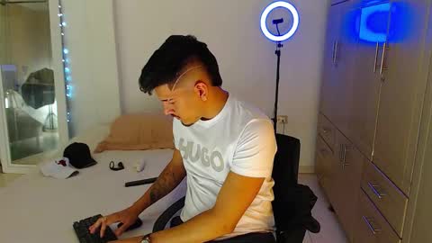 Bull online show from November 2025 05:17:01 AM