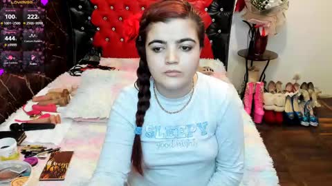 Snapshot of crazzy_pussy chatting on February 2025 07:06:01 PM Ana online show from February 2025 07:06:01 PM