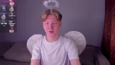 Snapshot of creamcherrystudio chatting on October 2025 03:53:02 AM TheMikeSever online show from October 2025 03:53:02 AM