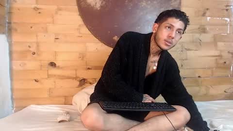  CAMILA Y SEBASTIAN online show from February 2025 09:32:01 PM