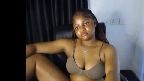 Snapshot of creamy_juicypussy chatting on November 2025 08:16:02 AM Lady jasmine online show from November 2025 08:16:02 AM