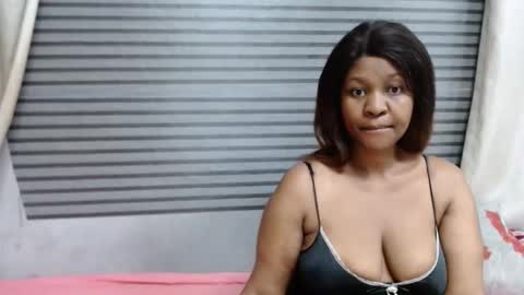 Snapshot of creamycaramelpussy chatting on September 2025 03:44:02 AM zoey online show from September 2025 03:44:02 AM