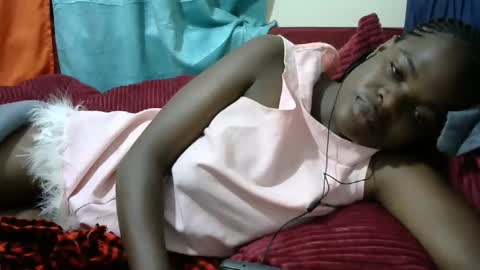 Snapshot of creamymomma chatting on December 2024 02:18:01 AM verah online show from December 2024 02:18:01 AM