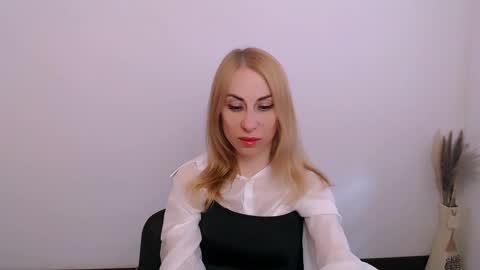Snapshot of create_your_own_sun chatting on April 2026 12:52:02 PM Lera online show from April 2026 12:52:02 PM