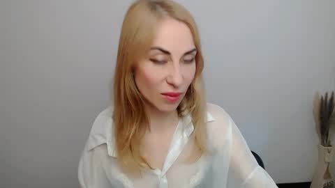 Snapshot of create_your_own_sun chatting on April 2026 07:01:01 AM Lera online show from April 2026 07:01:01 AM