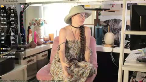 Snapshot of creature_marie chatting on May 2026 01:56:01 AM Creature Marie online show from May 2026 01:56:01 AM