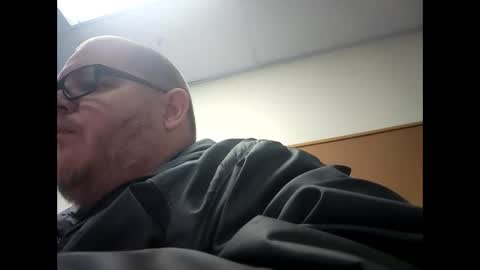 Snapshot of creeeping_death chatting on January 2025 03:33:02 AM The hopeless romantic online show from January 2025 03:33:02 AM