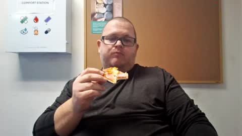 Snapshot of creeeping_death chatting on February 2025 03:24:01 AM The hopeless romantic online show from February 2025 03:24:01 AM