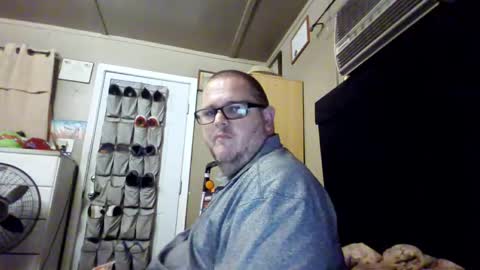 Snapshot of creeeping_death chatting on October 2025 07:26:02 AM The hopeless romantic online show from October 2025 07:26:02 AM