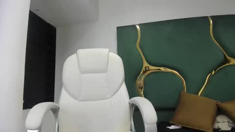 Criistaal   online show from February 2025 08:24:02 AM