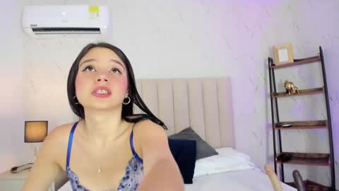 Snapshot of criistal_blossom chatting on June 2026 03:14:02 PM Cristal online show from June 2026 03:14:02 PM