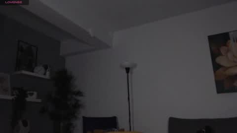 cris_tinne online show from December 2024 04:40:02 PM