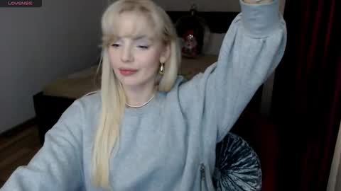 cris_tinne online show from December 2025 03:18:02 PM