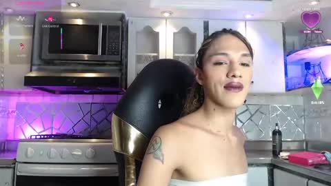 Snapshot of crisozzz chatting on May 2026 06:01:01 PM Cristina Onazis online show from May 2026 06:01:01 PM