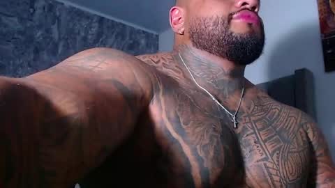 criss_zanders202 online show from May 2026 10:40:02 PM