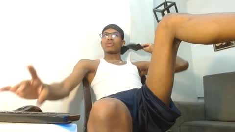 criss_zuri online show from November 2025 12:18:01 PM