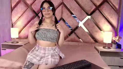 CRISTAL  VIOLETA online show from December 2025 02:36:02 PM