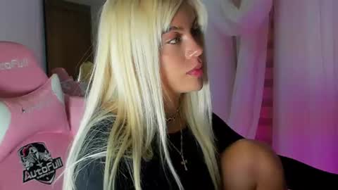 Snapshot of cristalhill chatting on July 2026 04:06:02 AM Laura online show from July 2026 04:06:02 AM