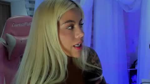 Snapshot of cristalhill chatting on July 2026 12:27:01 AM Laura online show from July 2026 12:27:01 AM