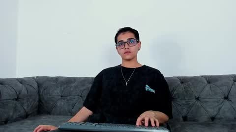 cristian_suarezz_ online show from October 2025 09:13:02 PM