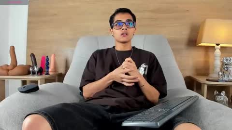 cristian_suarezz_ online show from October 2025 09:46:01 PM