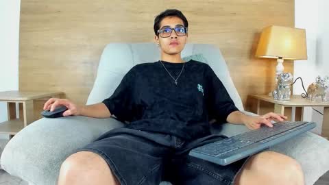 cristian_suarezz_ online show from October 2025 09:37:01 PM
