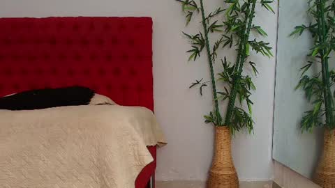 Snapshot of cristina_aznar chatting on June 2026 07:04:02 PM Cris online show from June 2026 07:04:02 PM