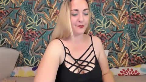 Snapshot of cristinnna chatting on November 2025 07:40:02 PM Cristina online show from November 2025 07:40:02 PM