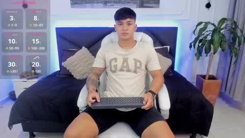 Cristopher online show from November 2025 09:44:02 AM